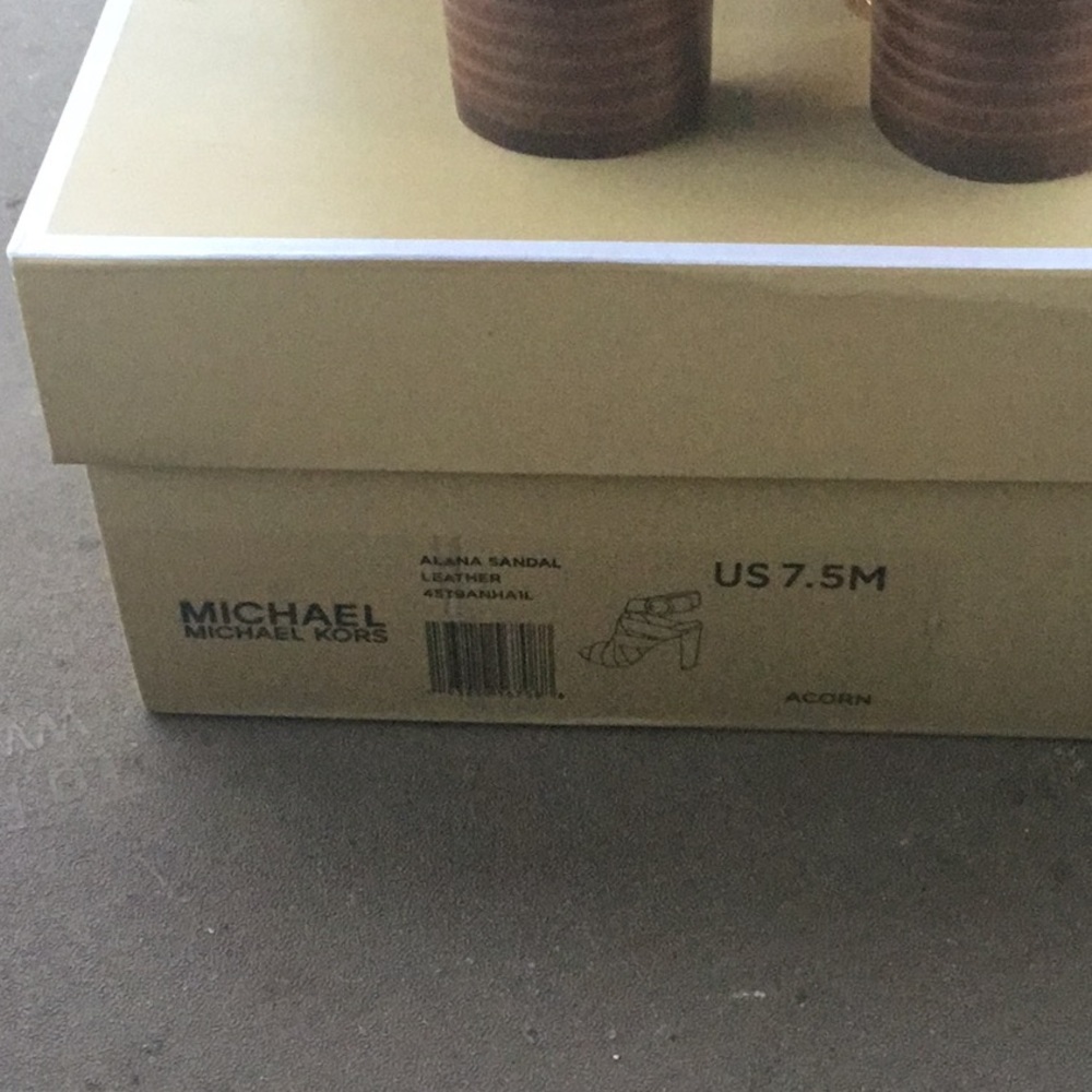 Michael Kors heel shoes - Picture 4 of 8